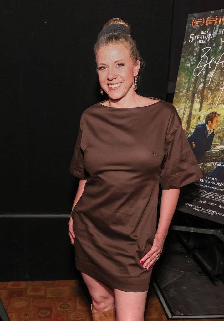jodie sweetin brown dress