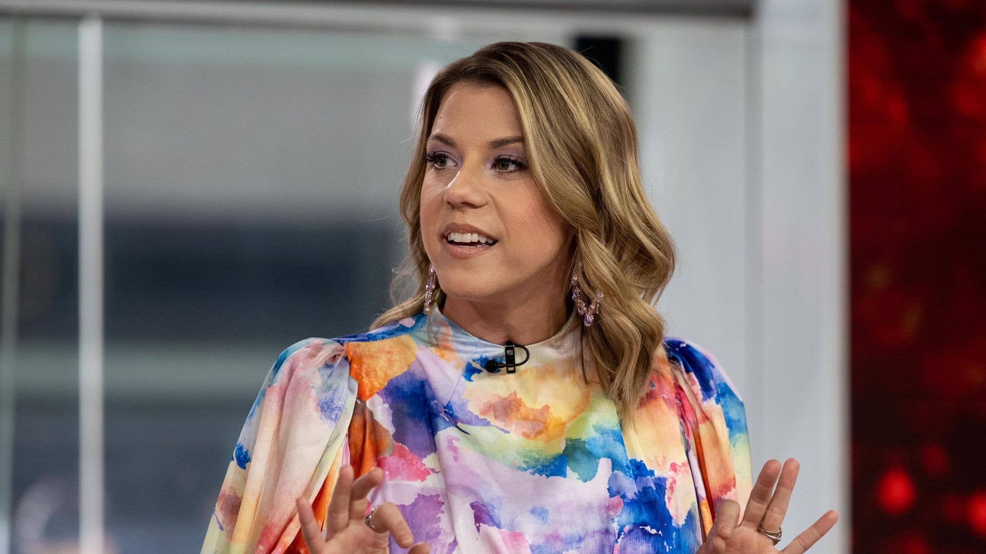 jodie sweetin colorful dress