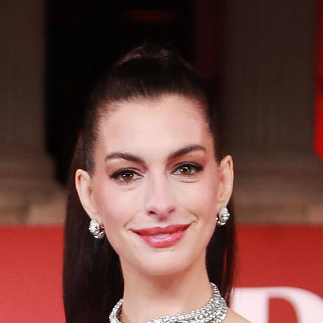 Anne Hathaway makes breathtaking appearance in dreamy fairytale gown at star-studded gala