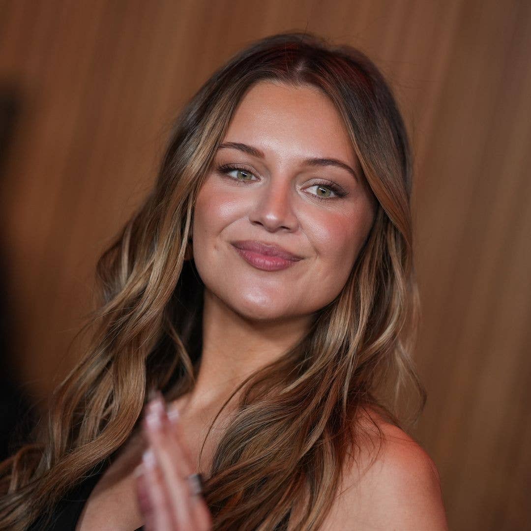Kelsea Ballerini parties with mom at wild NYC hotspot in surprising new video