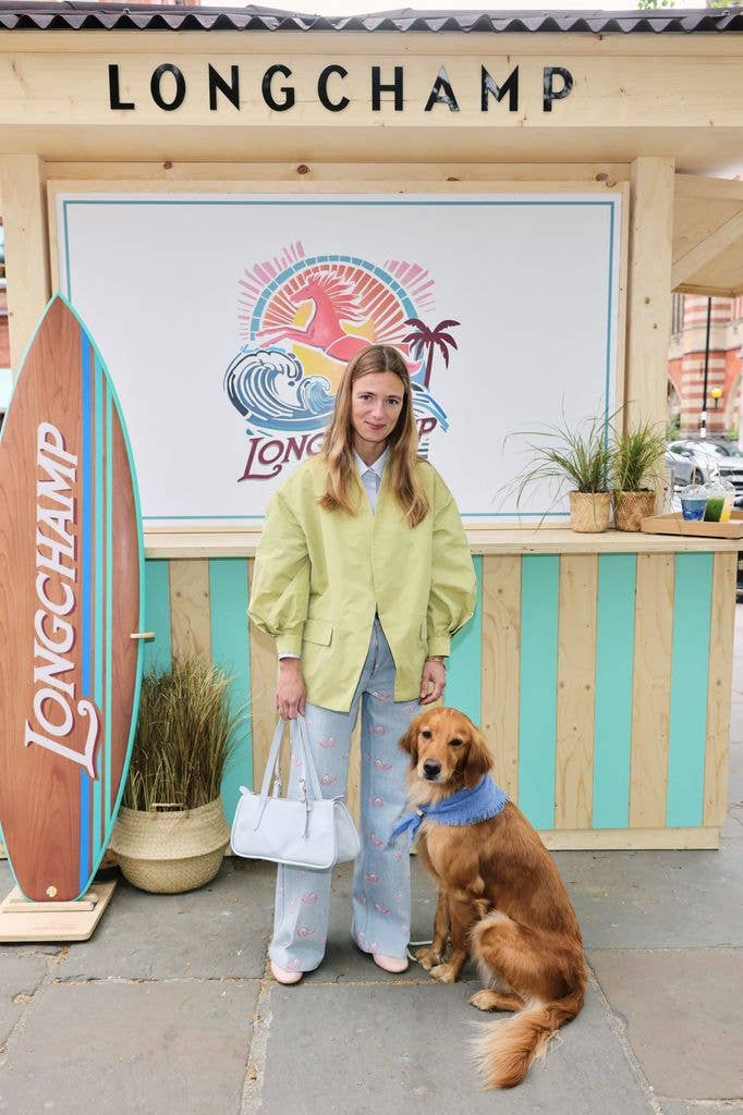 Alizee Thevenet posed in jeans with dog
